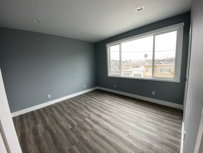 Building Photo - 265 Flournoy St