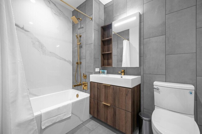 Building Photo - 980 6th Ave