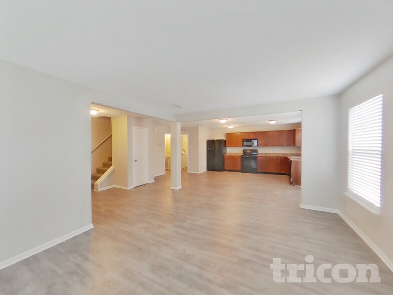 Building Photo - 10152 Golden Dr