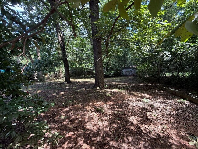 Building Photo - 454 Forest Hills Dr