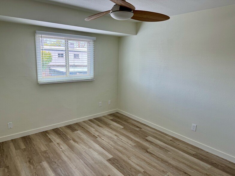 Building Photo - 2810 E Clarendon Ave