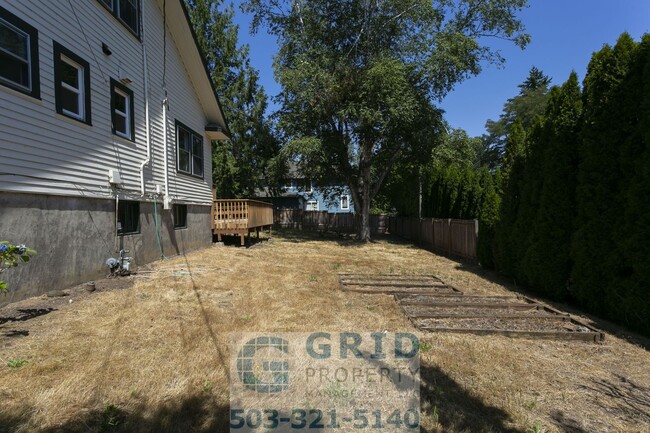 Building Photo - 4+ Bedroom, 2 Bath Craftsman Bungalow Avai...