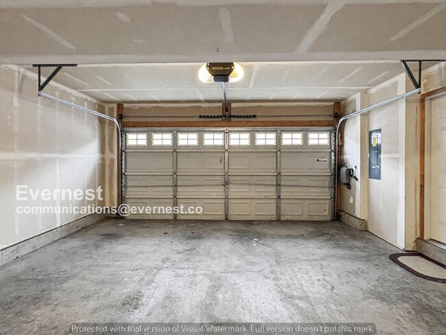 Building Photo - 3 Bed/3.5 Bath Home with Garage/ Available Now!