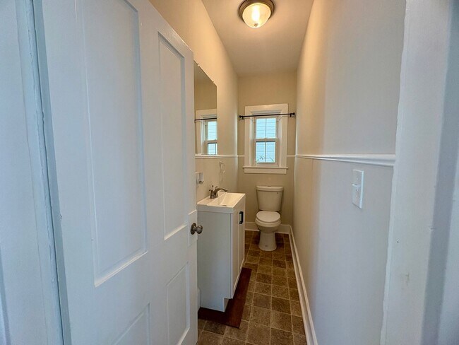 Building Photo - 3 Bedroom 1.5 Bathroom Available in Manheim!