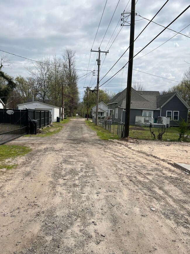 Building Photo - COX-VINE STREET