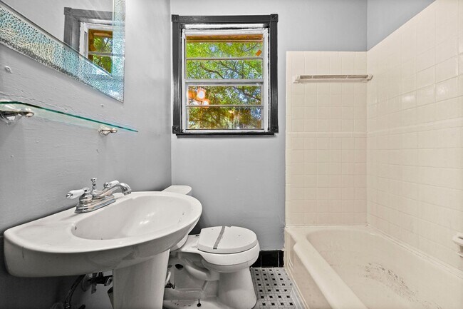 Building Photo - 608 Carol Marie Dr