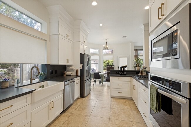 Building Photo - 1734 Heddon Falls Dr