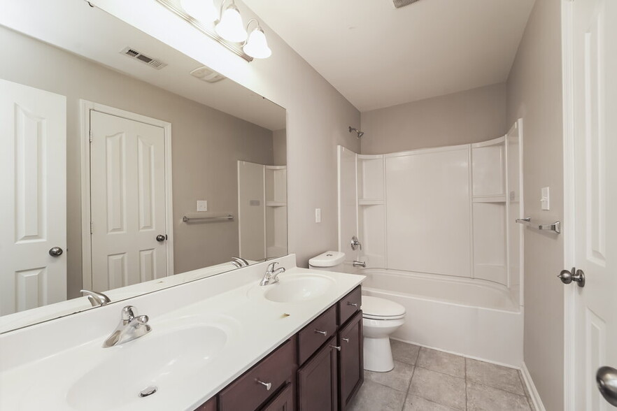 Building Photo - 14103 Lake Crossing Dr