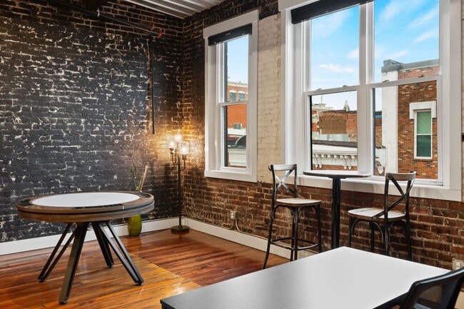 Building Photo - 124 Strawberry Alley