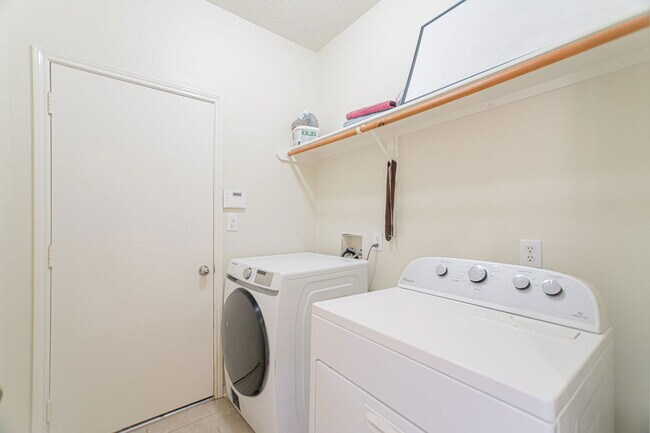 Building Photo - 1111 Turnberry Park Ln