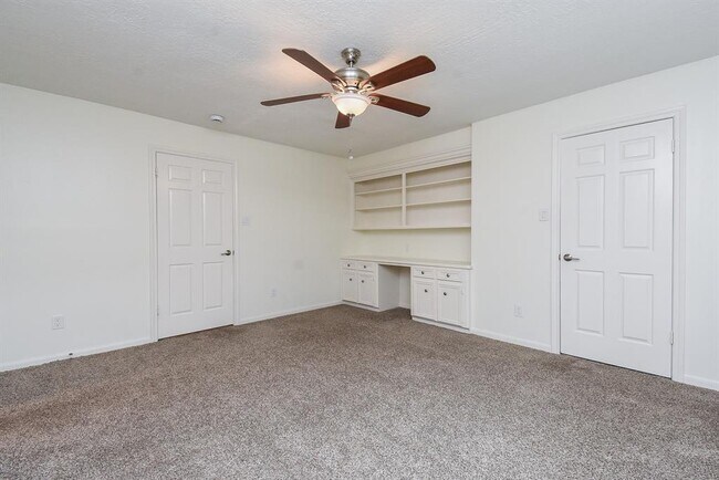 Building Photo - 807 Herdsman Dr