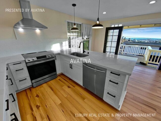 Building Photo - 2330 Makanani Dr