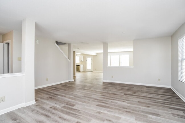 Building Photo - 2818 Royal Fern Ln