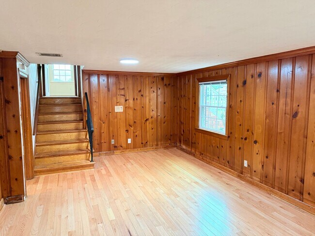 Building Photo - 7381 Barnette Ave