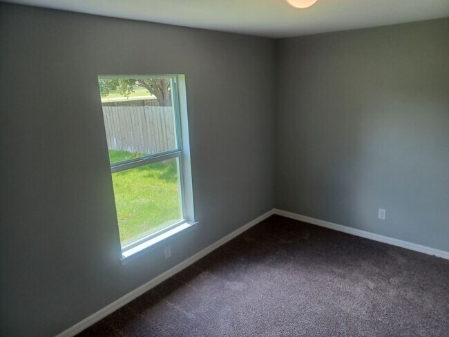 Building Photo - 417 SW 26th Ave