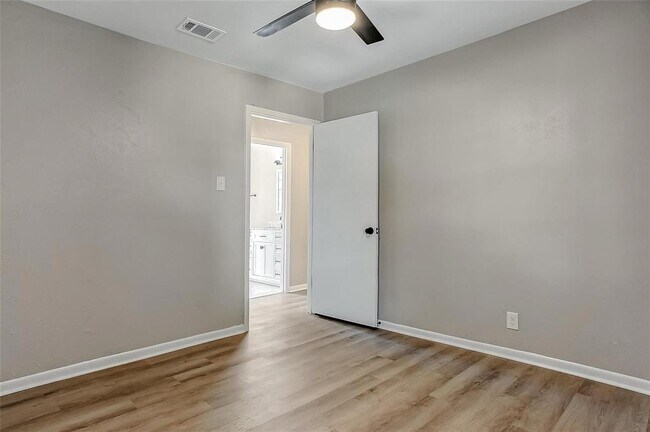 Building Photo - 3014 Northridge Dr