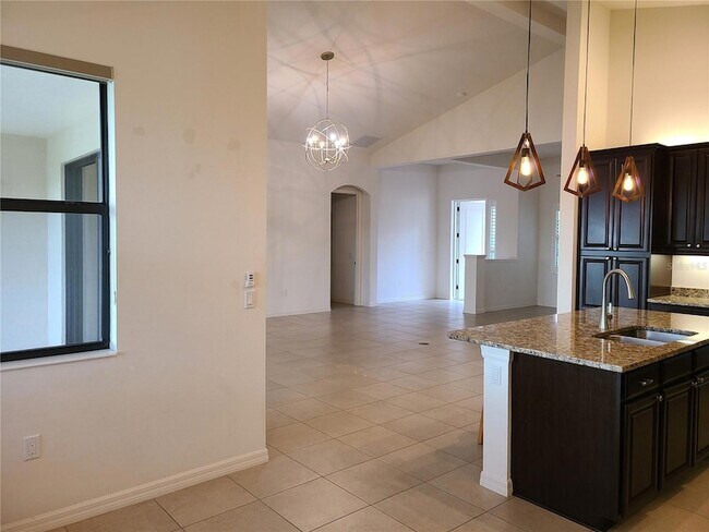 Building Photo - 629 Rosemary Cir