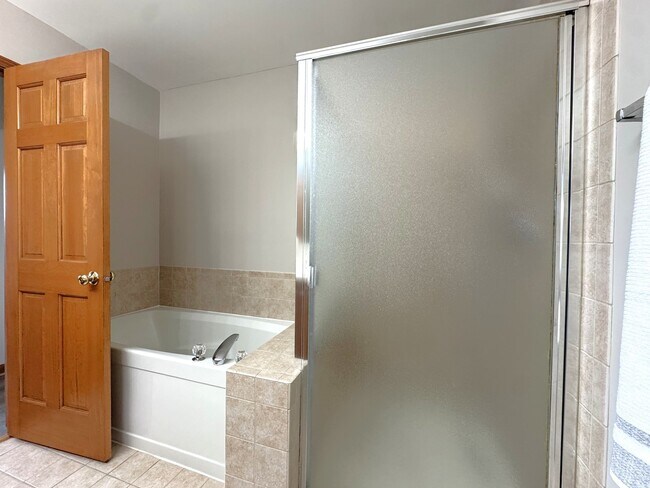Building Photo - 2460 Georgetown Cir