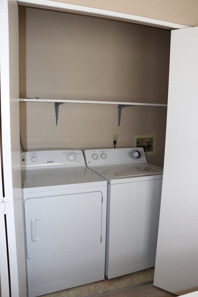 Building Photo - 3 Bed 2.5 Bath House In Leschi