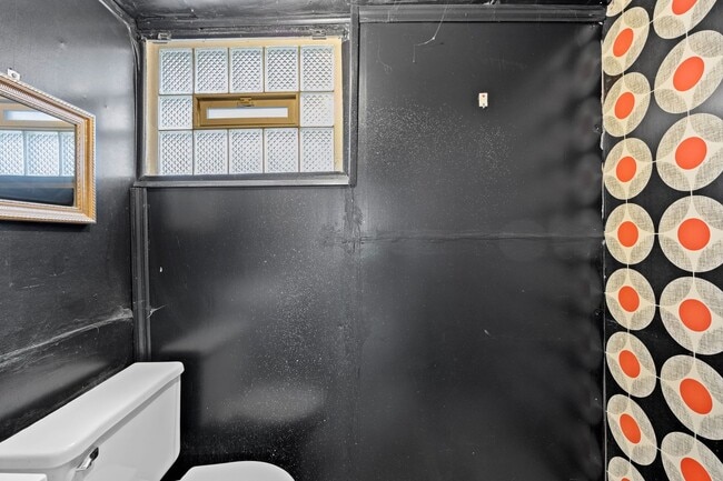 Building Photo - HYDE PARK -Move In This Week, Get $500 Bac...