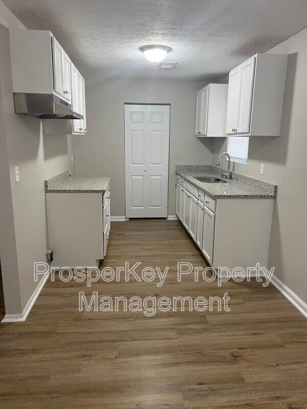 Building Photo - 2428 Palmetto St