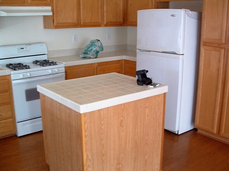 Building Photo - 43075 Avola Ct