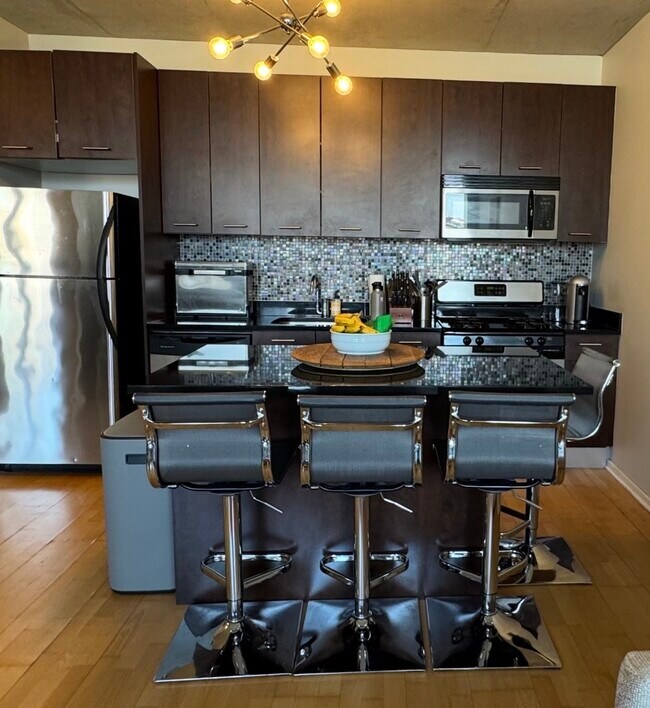 Building Photo - 659 W Randolph St