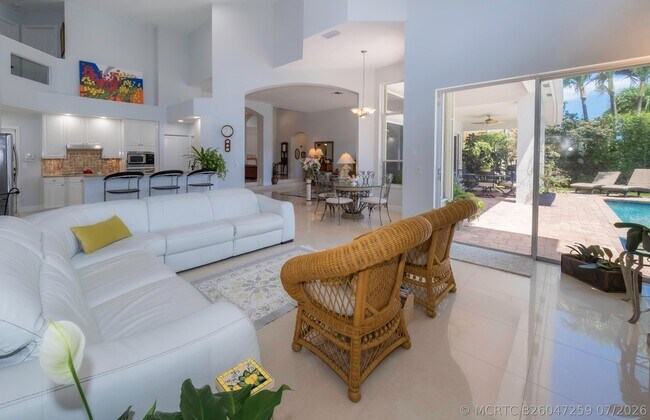 Building Photo - 10849 Bal Harbor Dr