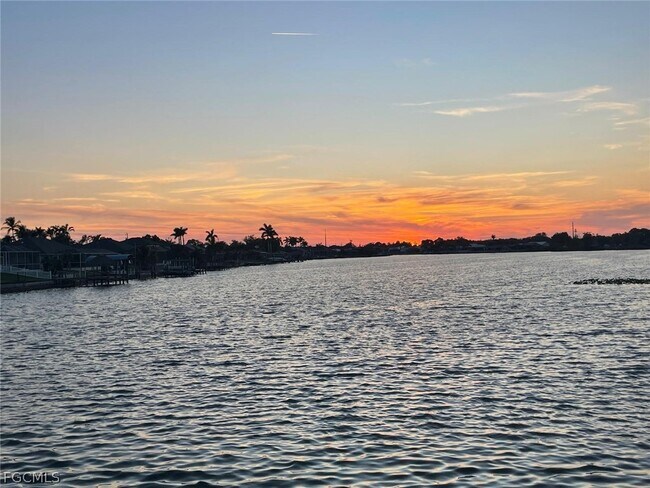 Building Photo - 546 SE 5th Ave