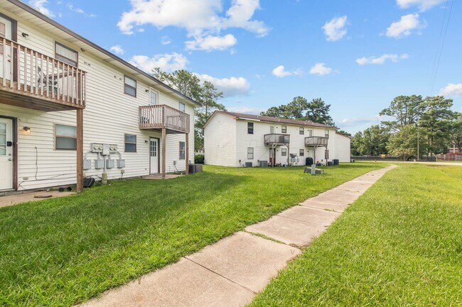 Building Photo - 107 Ravenwood Dr