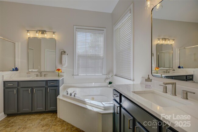 Building Photo - 9810 Daufuskie Dr