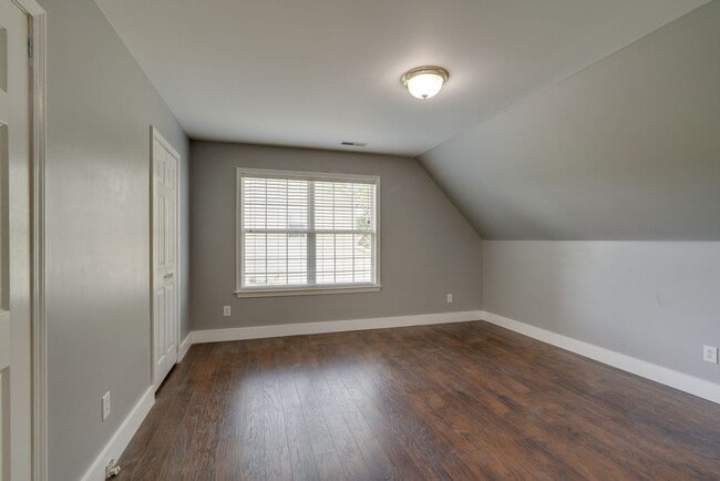 Building Photo - Charming Thompson Station Home in Sought-After Williamson County School District