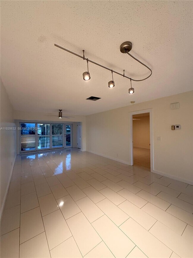 Building Photo - 13741 Flora Pl