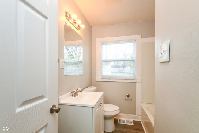 Building Photo - 4917 Barlow Dr