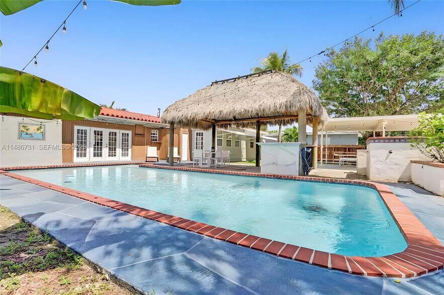 Building Photo - 247 SW 5th St