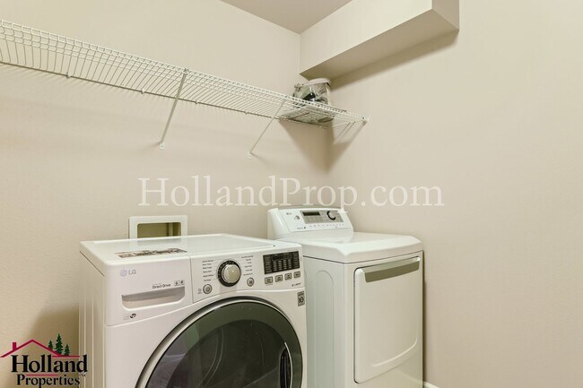 Building Photo - Beautiful, Light-Filled 4-Bedroom Home with a Charming Backyard NEW PRICE $3,295 and REDUCED SECU...