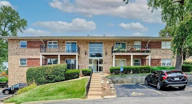 Primary Photo - 10395 Forest Brook Ln