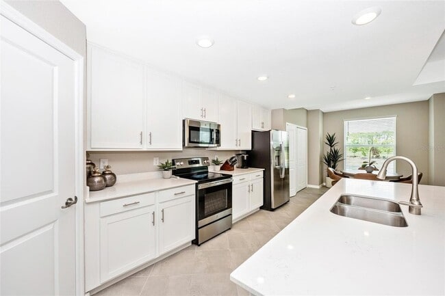 Building Photo - 12470 Wellen Golf St