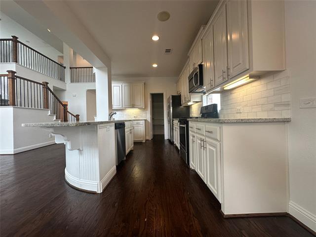 Building Photo - 2403 Cotillion Dr