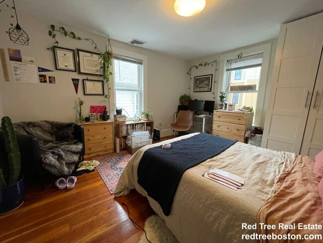 Building Photo - 7 Riverside Pl