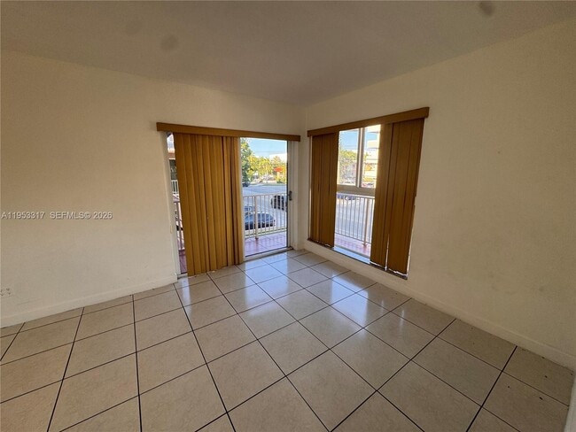 Building Photo - 1595 NE 125th St