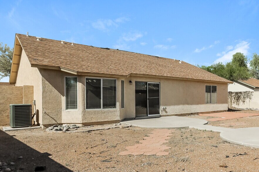 Building Photo - 523 N Bailey Cir