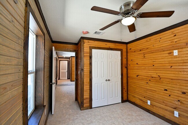 Building Photo - 1155 Farm to Market 2722