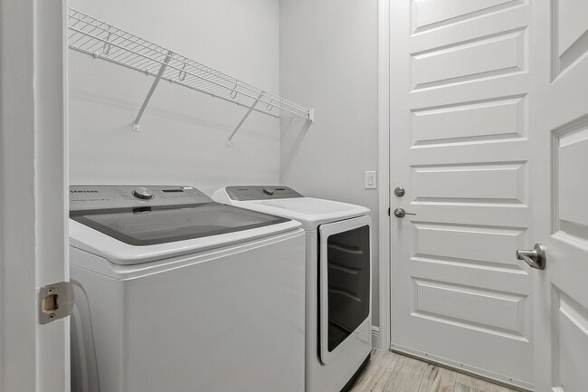 Building Photo - 8134 Loren Cove Dr
