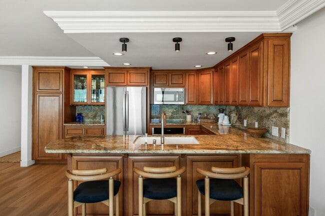 Building Photo - 721 Esplanade