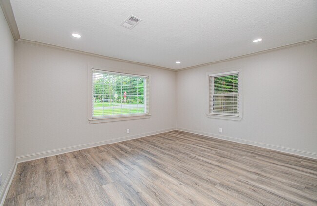 Building Photo - 1801 Benbow Wy