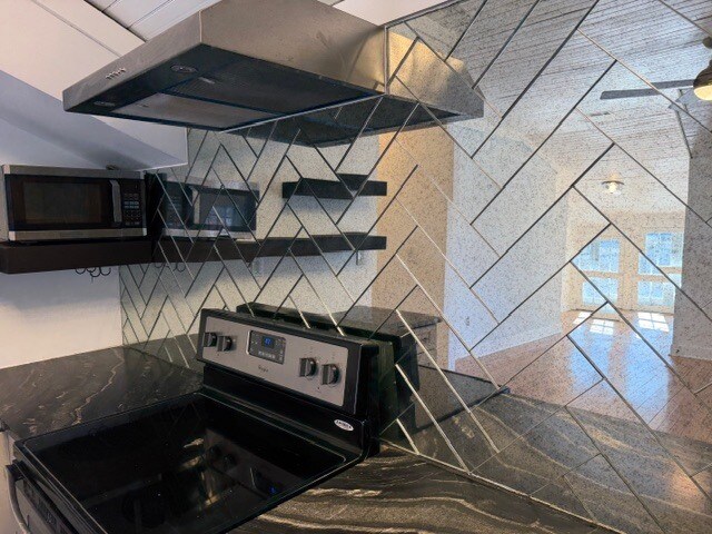 Close up of kitchen - 1112 E Duffy St