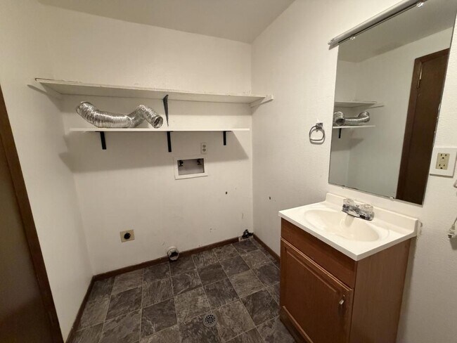 Building Photo - 418 Mulberry Dr