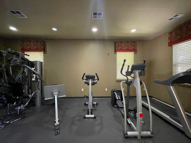 Building Photo - Stylish & Spacious 2-Bedroom Tech Center R...