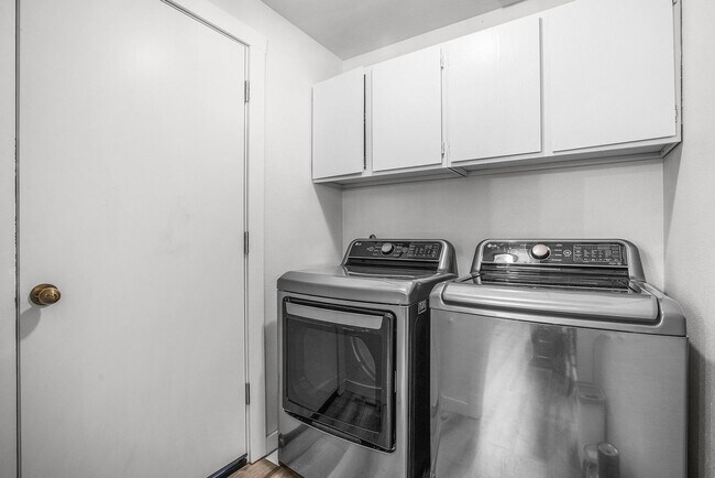 Building Photo - Furnished Short-Term Rental in Eagle – Pool & Prime Location!